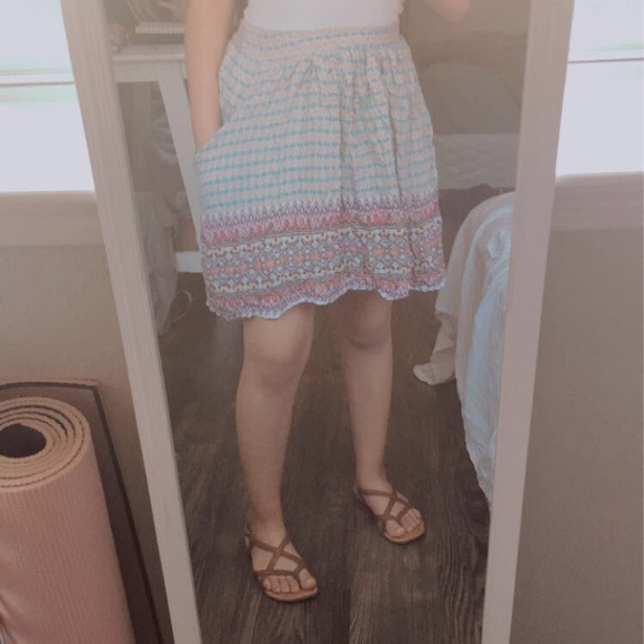 A patterned skirt - Picture 4 of 4